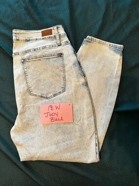 Judy Blue Light Wash Women's Jeans